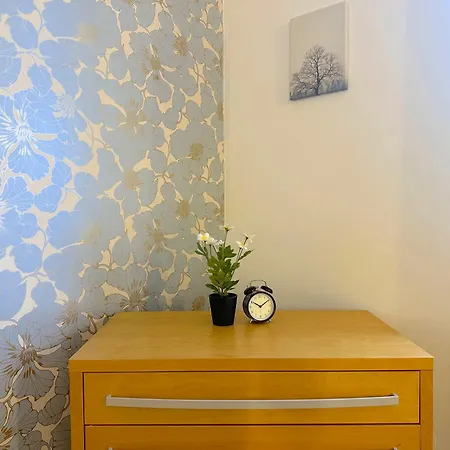 Stunning 150m2 3-bedroom With Balcony *