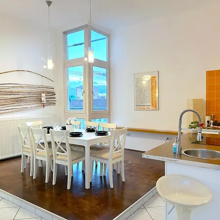 דירה Stunning 150m2 3-bedroom With Balcony בודפשט