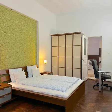 Stunning 150m2 3-bedroom With Balcony *