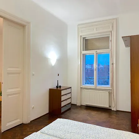 Apartmán Stunning 150m2 3-bedroom With Balcony *