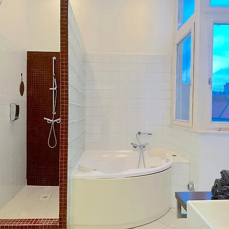 Apartmán Stunning 150m2 3-bedroom With Balcony