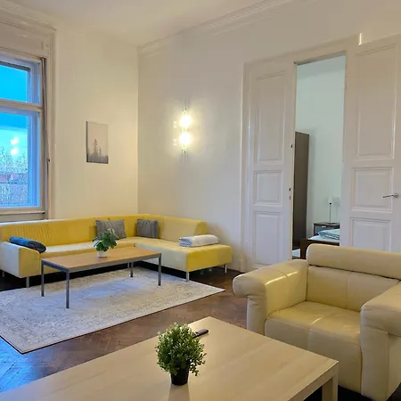 Apartment Stunning 150m2 3-bedroom With Balcony Budapest