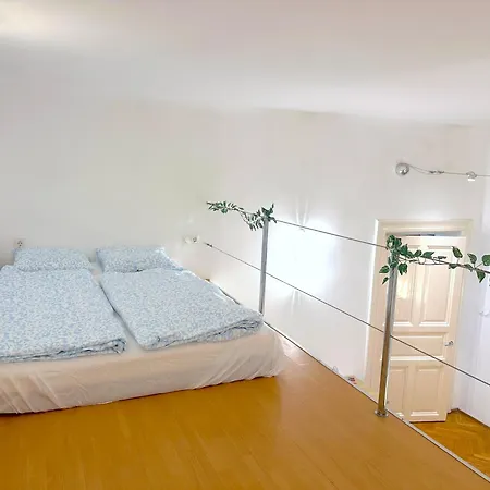 Stunning 150m2 3-bedroom With Balcony