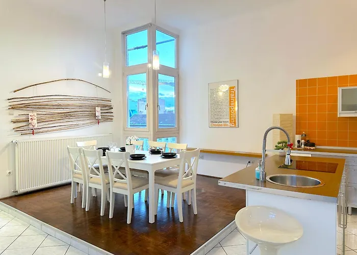 דירה Stunning 150m2 3-bedroom With Balcony בודפשט